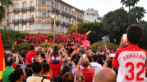 Una fiesta de Primera: los almerienses, eufóricos con el ascenso de la UD Almería