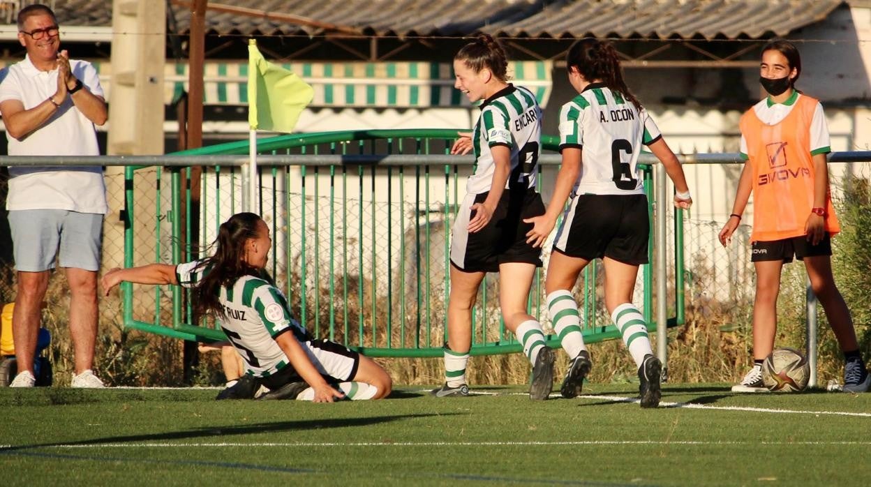 Encarni celebra el 1-0 del Córdoba Femenino ante el Zaragoza