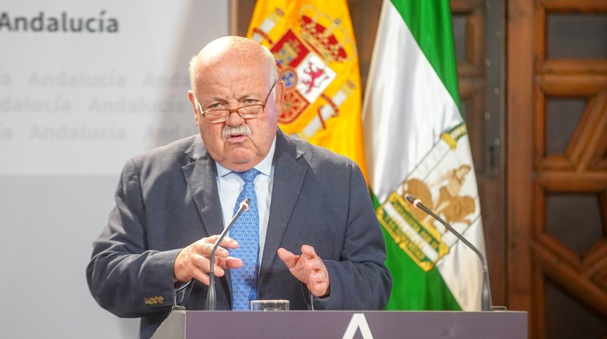 El consejero de Salud y Familias de la Junta de andalucía, Jesús Aguirre