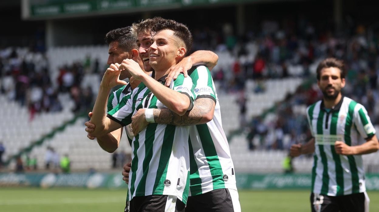 Luismi Redondo celebra un gol como blanquiverde