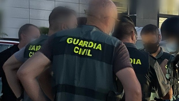 Agrede a seis agentes de la Guardia Civil y dos de la Policía Local en un parque de Almería