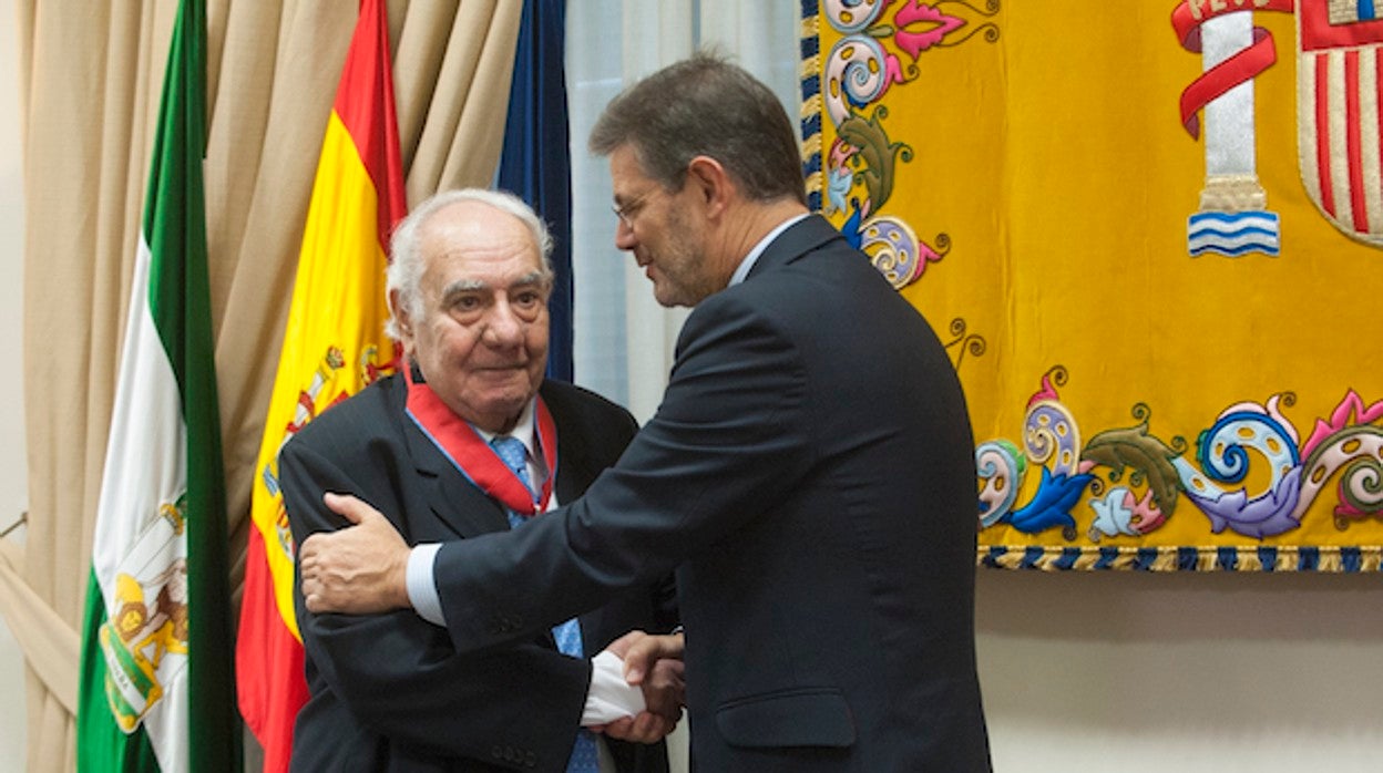 Sentob Bendodo el día que recogió la Orden de San Raimundo de Peñafort