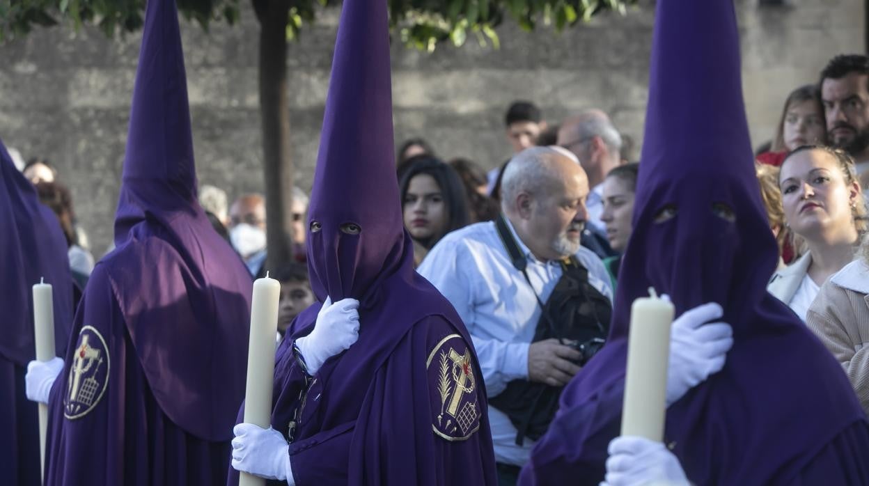 Nazarenos de la cofradía del Calvario de Córdoba