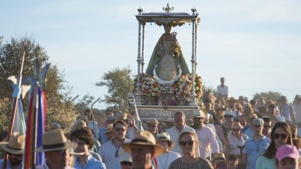 Villanueva de Córdoba recibe a lo grande a la Virgen de Luna con motivo de Pentecostés