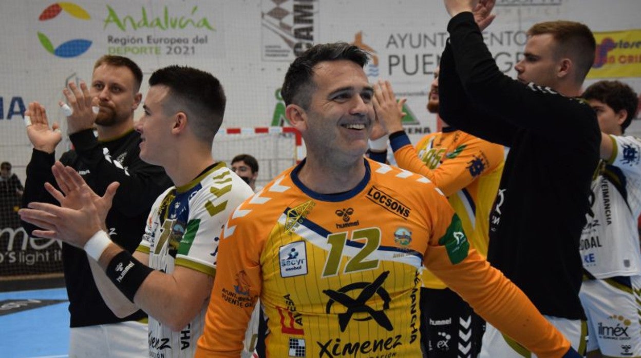 Balonmano | Álvaro de Hita renueva hasta 2023 con el Ángel Ximénez Puente Genil