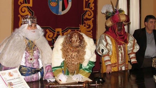 Condenan a cuatro años y medio de cárcel a la 'Reina Melchor' del PSOE de Almonte por desviar subvenciones de parados