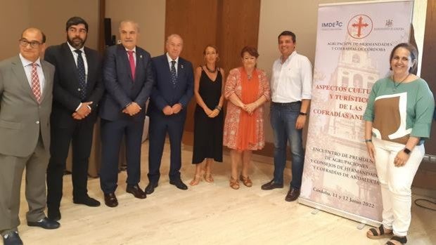 Las agrupaciones de cofradías andaluzas crearán una fundación para gestionar las ayudas económicas