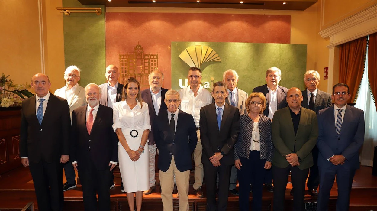 Reunión del patronato de la Fundación Unicaja, con su nuevo presidente junto a Medel