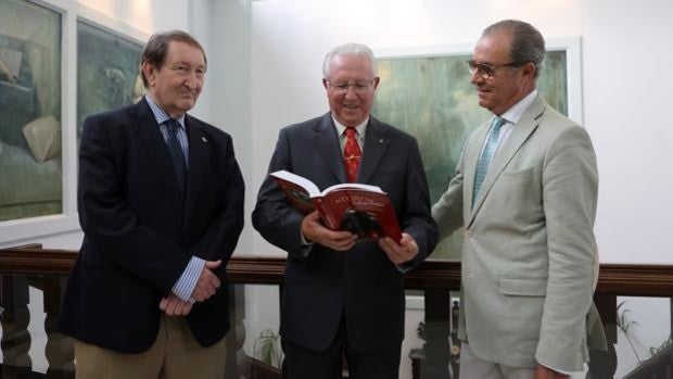 Julián García Sánchez relata en un libro la eterna búsqueda del mejor toro bravo