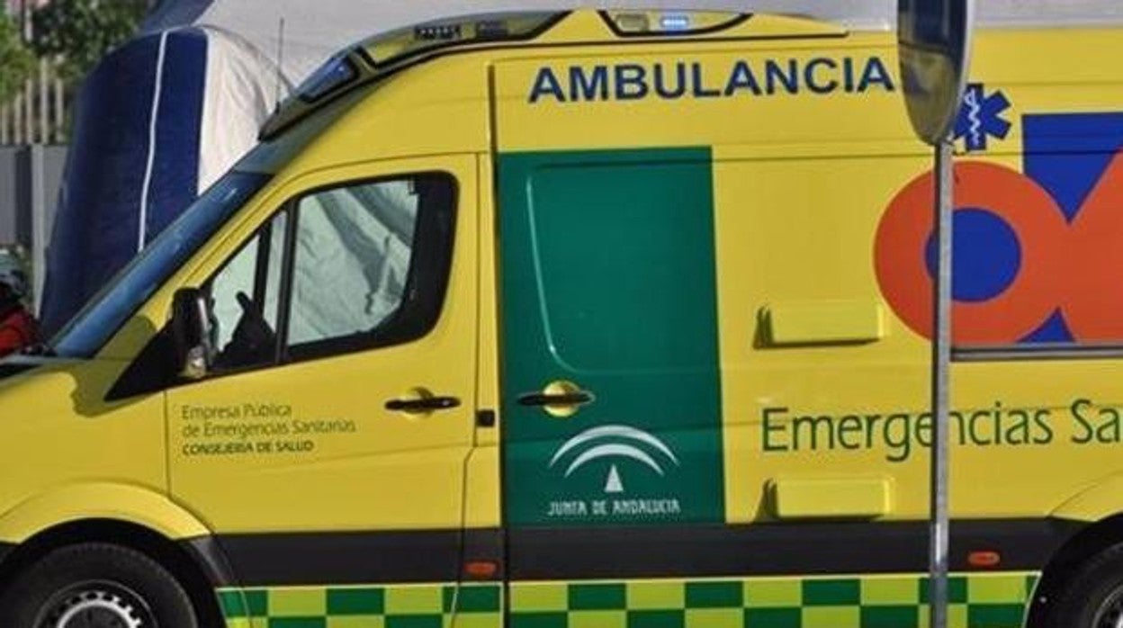 Una ambulancia del servicio de emergencias del 061