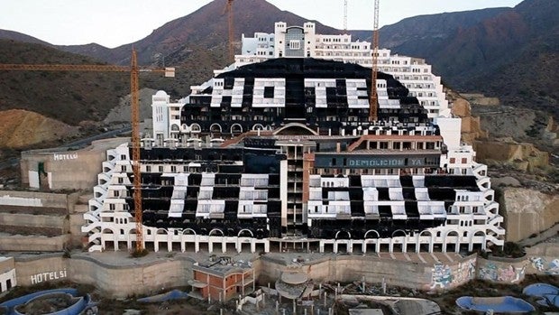 La promotora del hotel Algarrobico, en Almería, reclama una «reparación integral del daño»