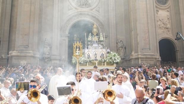 El Corpus sale de nuevo a la calle en Granada tras dos años de ausencia