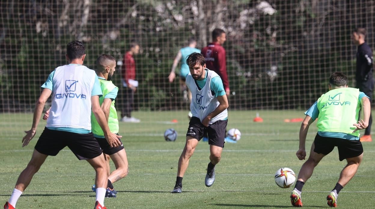 El centrocampista Álex Bernal durante un entrenamiento