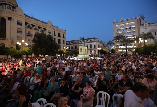 La plaza de las Tendillas durante el concierto de Estrella Morente