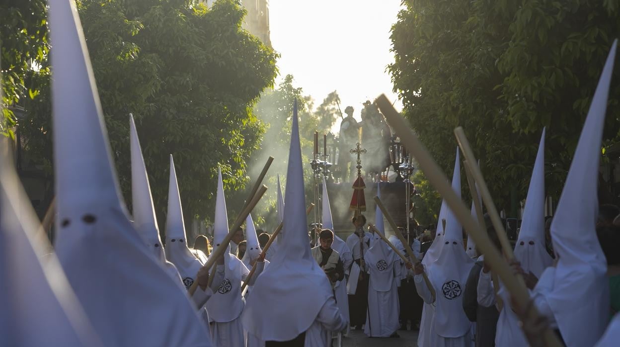 Nazarenos del Señor de los Afligidos en la Presentación al Pueblo, el pasado Sábado de Pasión