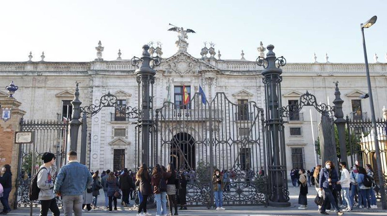 Imagen de archivo del rectorado de la Universidad de Sevilla