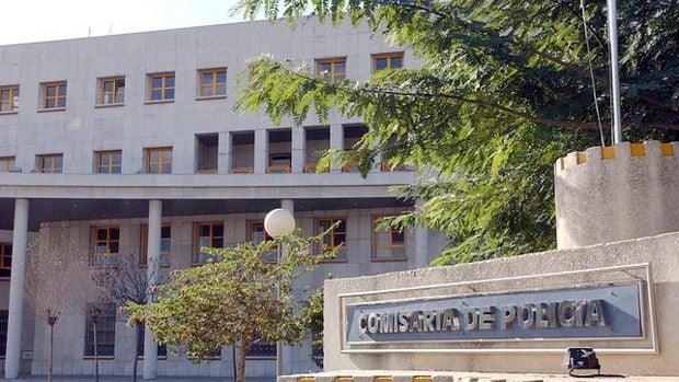 El auge de los viajes tras el Covid y la falta de personal colapsan la renovación de DNI y pasaportes