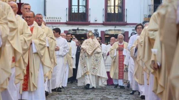 Demetrio Fernández, sobre el Corpus: «Jesucristo no nos ha faltado y hemos ido acompañándole»