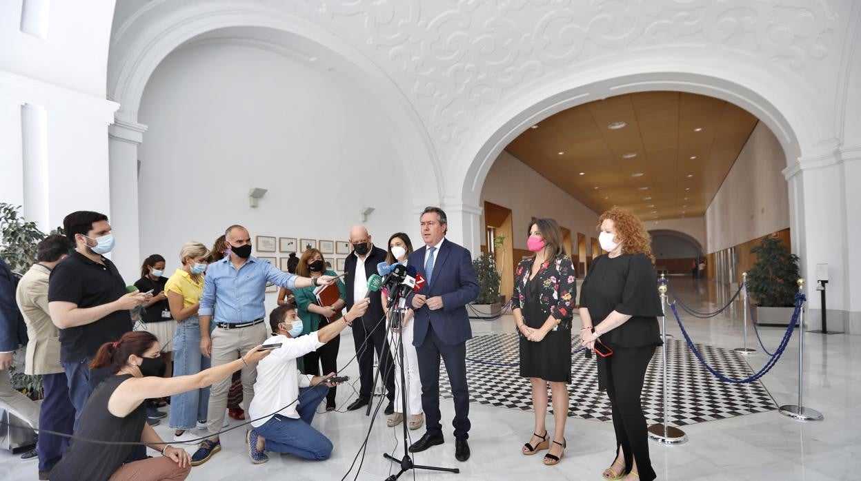 Juan Espadas, en el Parlamento de Andalucía