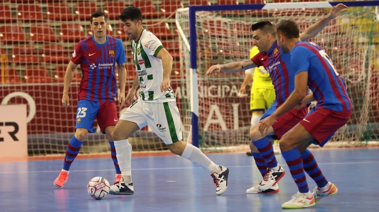 El jugador del Córdoba Patrimonio Ismael durante el partido del Barça