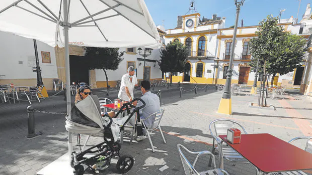 Una docena de ayuntamientos de Córdoba incumple la ley en el pago de facturas a los proveedores