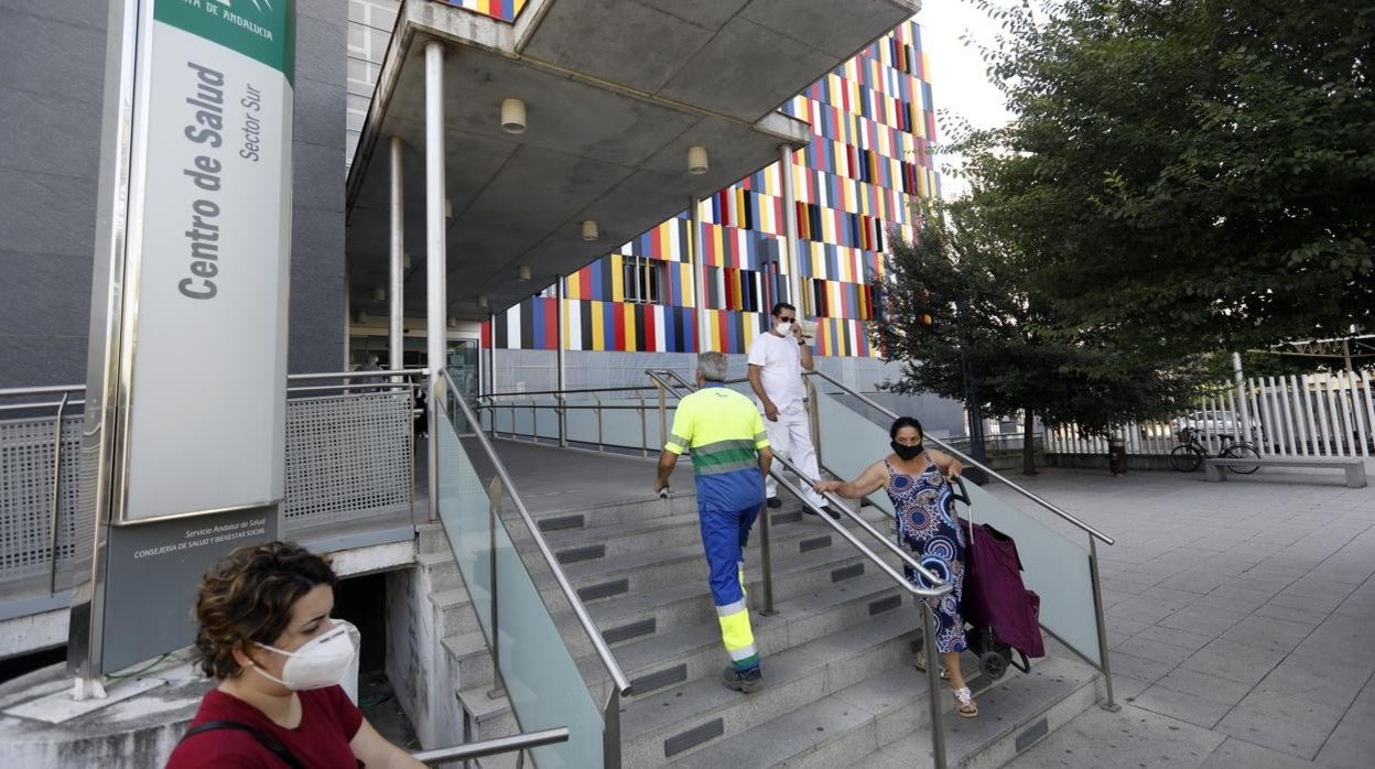 Entrada al centro de salud del Sector Sur en Córdoba