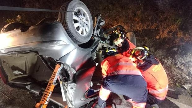 Mueren tres jóvenes en un accidente de tráfico tras huir de un control policial en Ronda