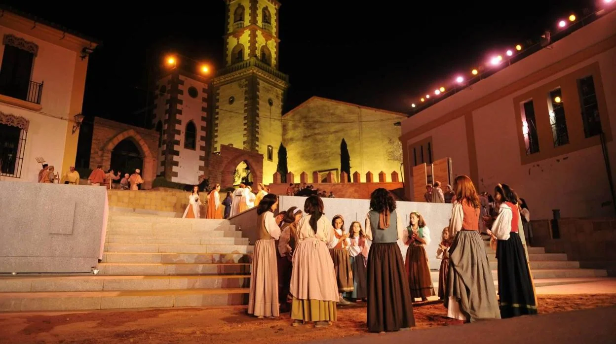 Representación teatral de 'Fuenteovejuna' en la plaza de Lope de Vega de Fuente Obejuna