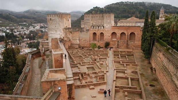 El antiguo baño de los guardianes de la Alhambra, contra el tiempo