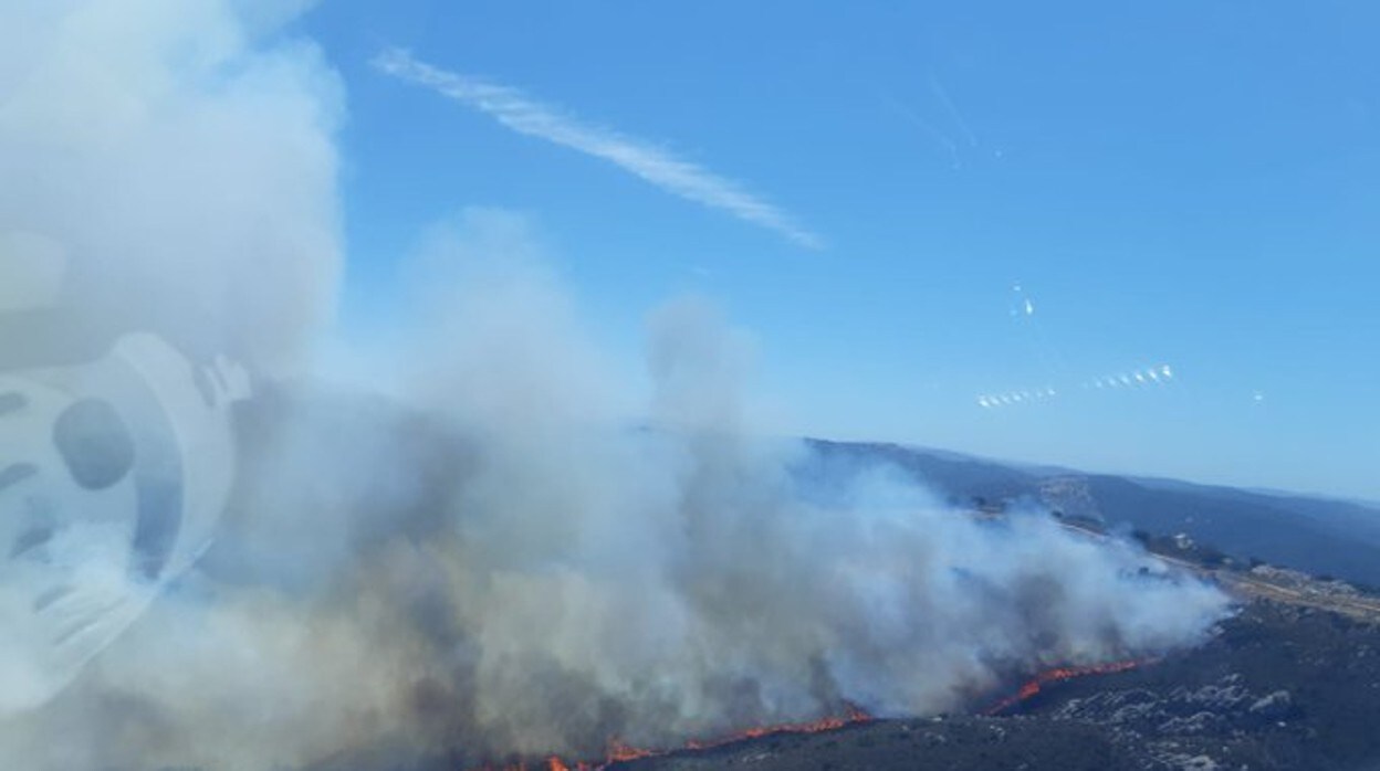 Imagen del incendio forestal declarado en Jimena de la Frontera