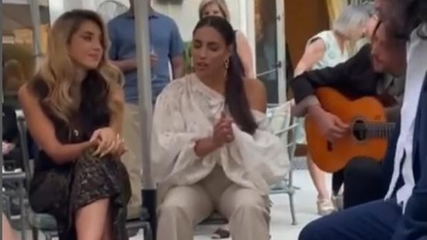 María José Llergo se arranca a cantar en la fiesta de Jill Biden en la embajada de EE.UU.