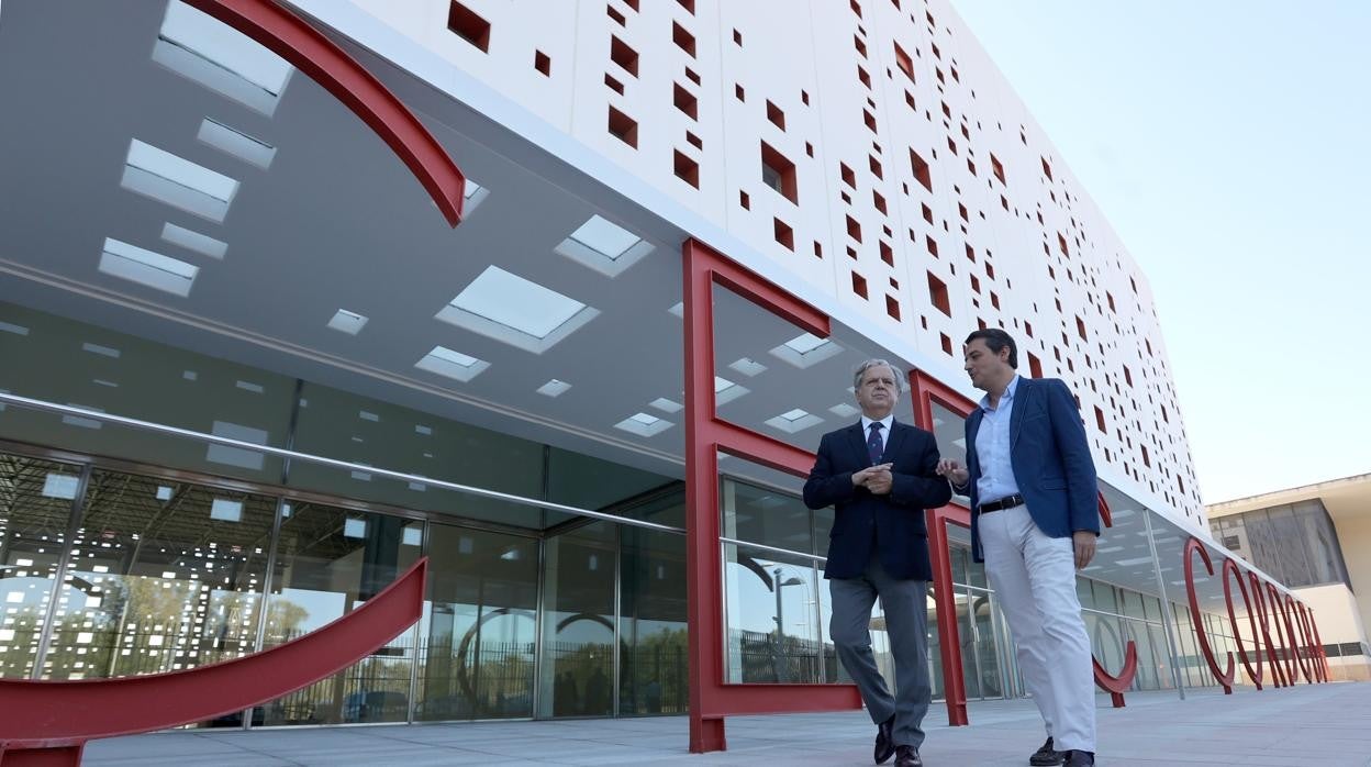 El alcalde de Córdoba, José María Bellido, junto al presidente de Urbanismo, Salvador Fuentes, en el CEFC