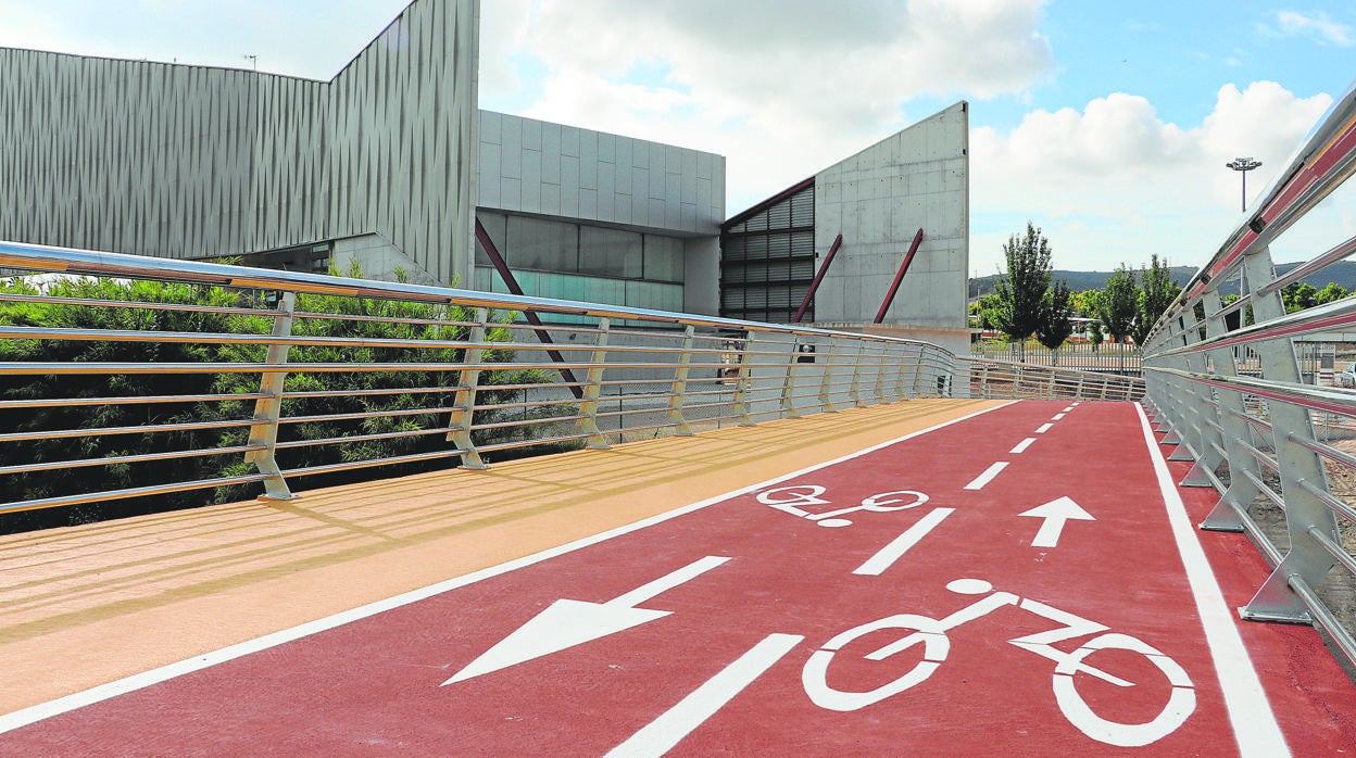 Tramo de carril-bici junto al auditorio de Lucena