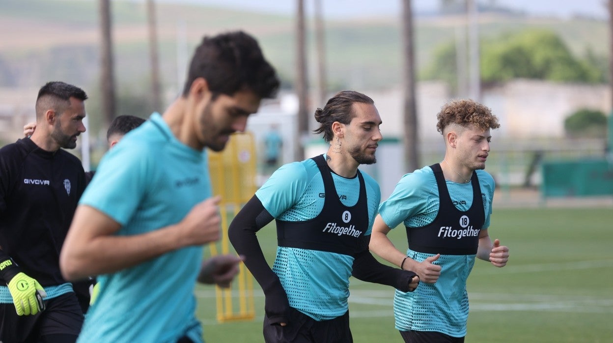 Gudelj y Simo durante un entrenamiento con el equipo