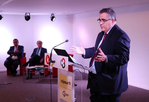 Gregorio Izquierdo, durante su charla en CECO