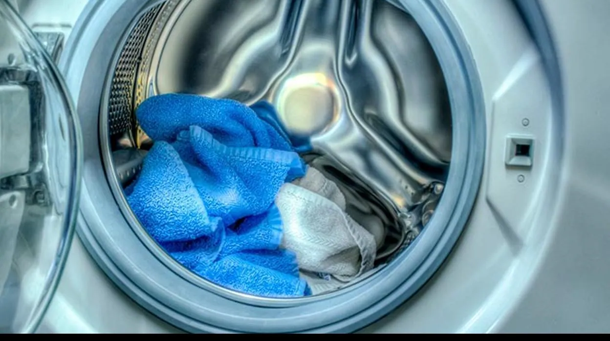 Beneficios de meter una bolsa de plástico en la lavadora