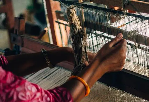 Tejido artesanal del cáñamo en Nepal.