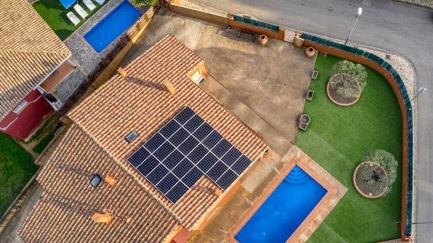 Las ayudas para instalar paneles solares no llegan a todos por igual