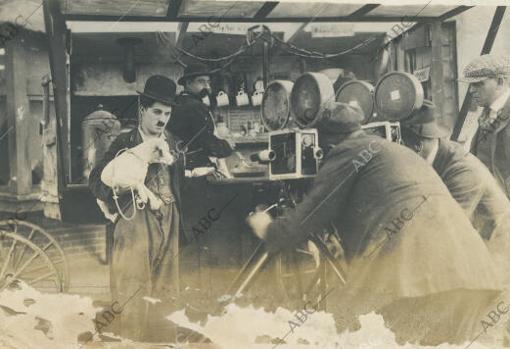 Charlot, ante el objetivo en 1918