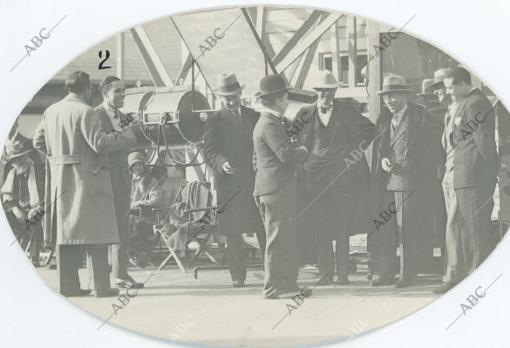 Charlot hace oír los latidos de su corazón en el altavoz