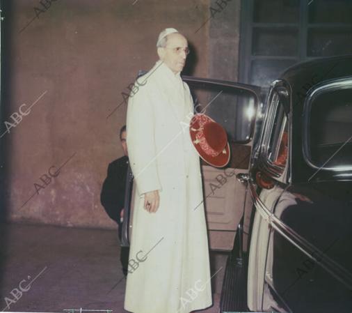 La última fotografía de Pío XII en color, tomada camino de Castel Gandolfo