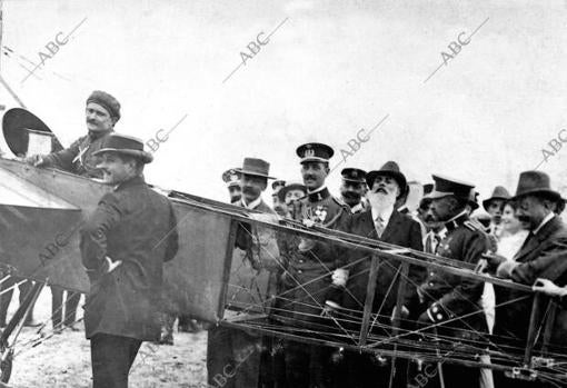 Llegada del aviador Vedrines a Getafe