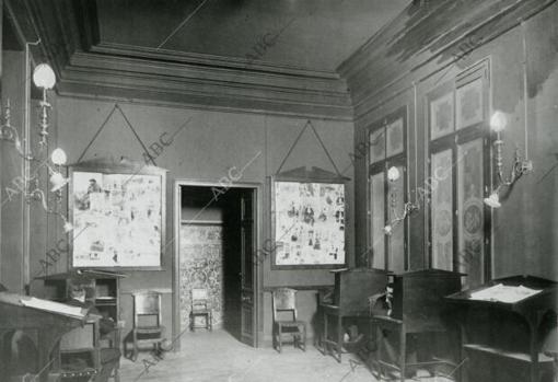 Contaba Azorin como los primeros redactores tabajaban en pupitres individuales