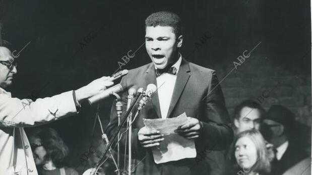 Los puñetazos en verso del provocador Cassius Clay antes de convertirse en Muhammad Alí