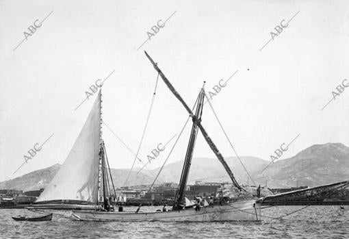 El «Vicente Lacomba», que participó en el salvamento de los náufragos del «Sirio»