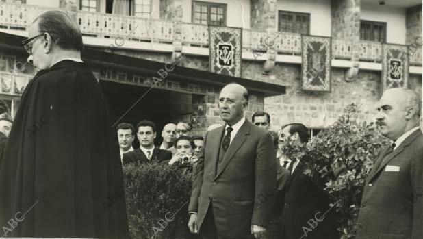 Fuente De, en la comarca de Liébana, Cantabria, 12/9/1966. Francisco Franco en la inauguración del Parador Nacional de Turismo y el teleférico de la localidad cántabra.
