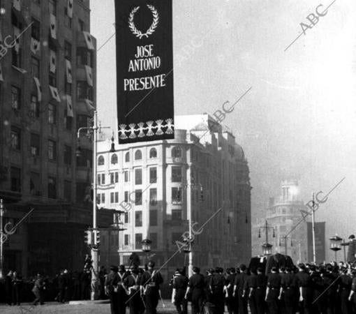 Llegada de los Restos de José Antonio primo de Rivera A la gran vía