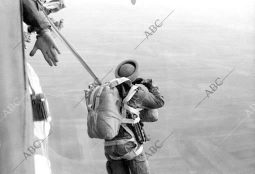 Salto paracaidista en Alcalá de Henares