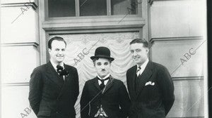 De izquierda a derecha, Harry Crocker, Charlot y Neville.