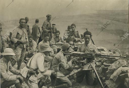 El grupo de Aametralladoras de los Regulares de Ceuta.